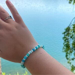 Blue pearl bracelet! -beadedbyellaxoxo